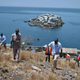 Ilustración para el artículo titulado Migingo, la isla con el tamaño de medio campo de fútbol donde viven más de 130 personas